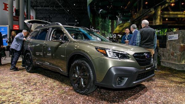 2022 subaru outback at the new york auto show 2022 subaru outback at the new york auto show muaxegiatot vn 13 Mua xe Subaru Outback trả góp, Bán xe Subaru Outback 2022 giá rẻ