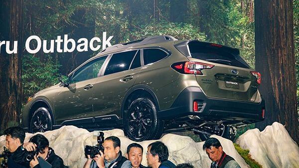 2022 subaru outback at the new york auto show 2022 subaru outback at the new york auto show muaxegiatot vn 4 Mua xe Subaru Outback trả góp, Bán xe Subaru Outback 2022 giá rẻ
