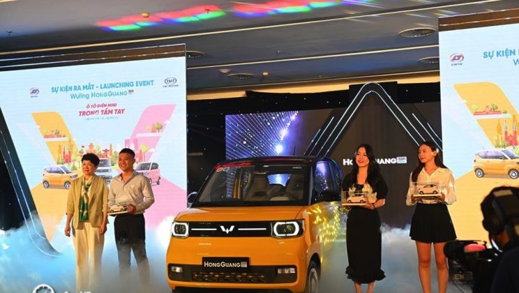 Wuling Hongguang Mini EV 2023: Giá xe lăn bánh KM, Mua xe trả góp